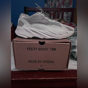 Yeezy 700 static